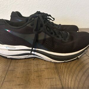 Diadora women’s running shoe size 9.5